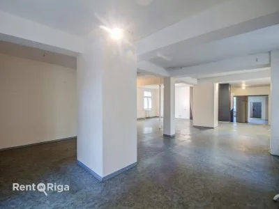 Izīrē tirdzniecības telpas, Lāčplēša iela 79, Rīga, Centrs / 1022 € 8