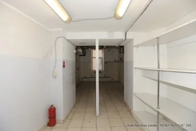 Izīrē tirdzniecības telpas, Barona iela 10, Rīga, Centrs / 1980 € 6