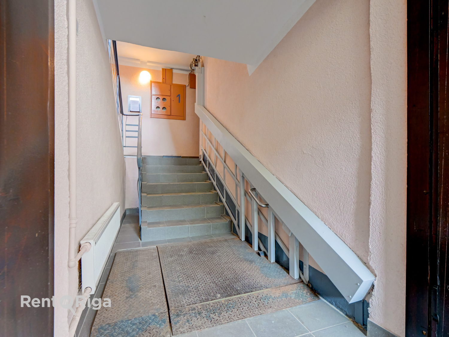 Ilgtermiņa īrei piedāvā plašu, saulainu un komfortablu 3 istabu dzīvokli Purvciemā, Mārcienas iela 2, Rīga, Labais krasts, Purvciems / 400 € 24