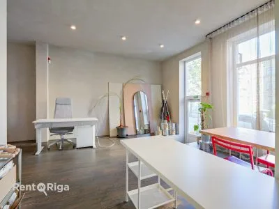 Izīrē tirdzniecības telpas, Krišjāņa Barona iela 45/47, Rīga, Centrs / 800 € 6