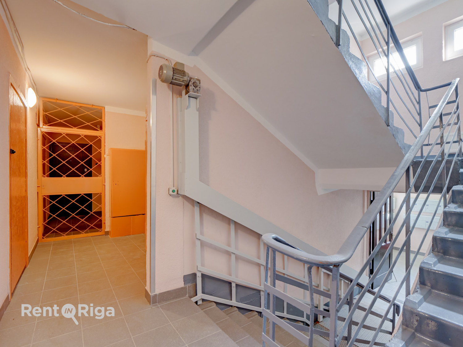 Ilgtermiņa īrei piedāvā plašu, saulainu un komfortablu 3 istabu dzīvokli Purvciemā, Mārcienas iela 2, Rīga, Labais krasts, Purvciems / 400 € 22