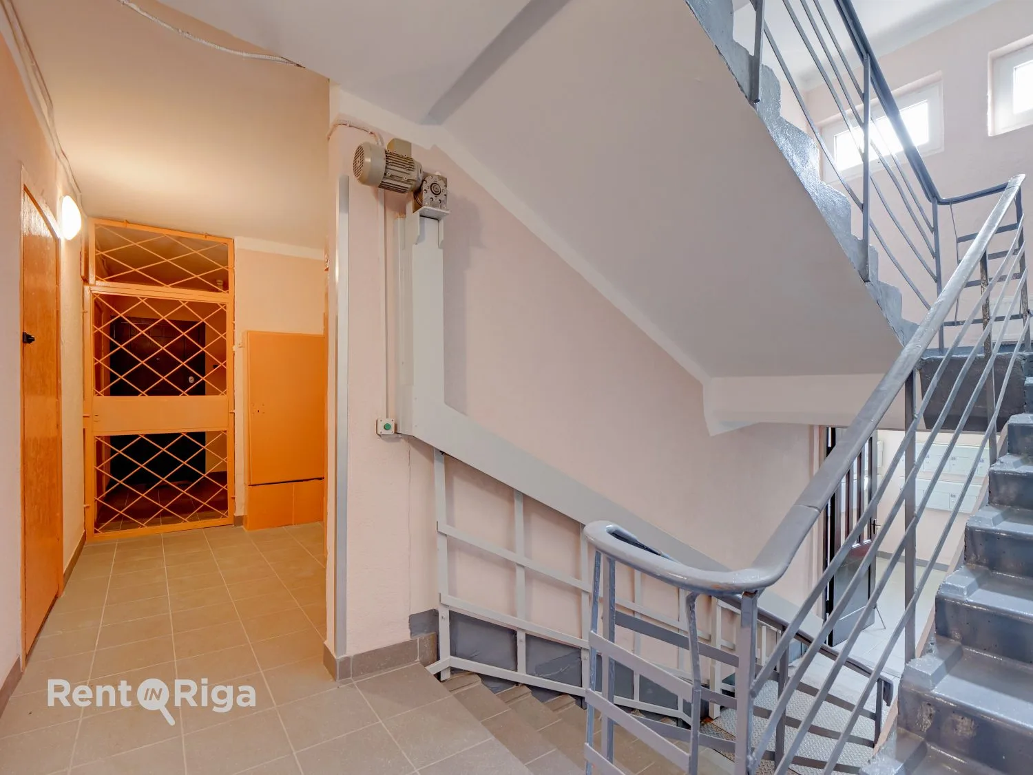 A spacious, bright and sunny 3-room apartment is available for long-term rent in Purvciems, Mārcienas street 2, Rīga, Labais krasts, Purvciems / 400 € 22
