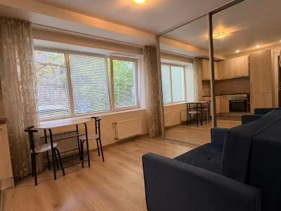 Izīrē dzīvokli, Ādmiņu iela 5, Rīga, Labais krasts, Centrs / 270 € 2