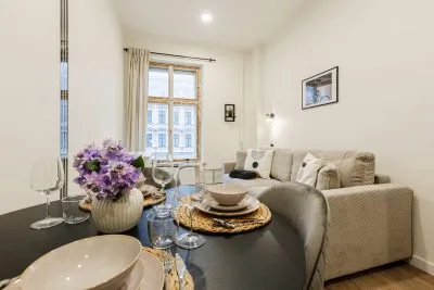 Izīrē dzīvokli, Merķeļa iela 8, Rīga, Labais krasts, Centrs / 650 € 1