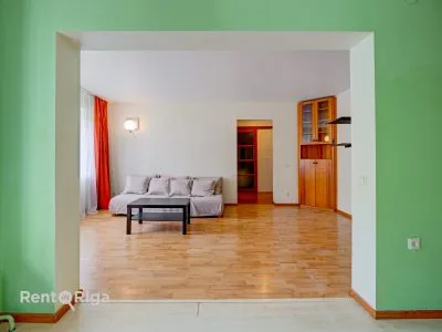 A spacious, bright and sunny 3-room apartment is available for long-term rent in Purvciems, Mārcienas street 2, Rīga, Labais krasts, Purvciems / 400 € 4